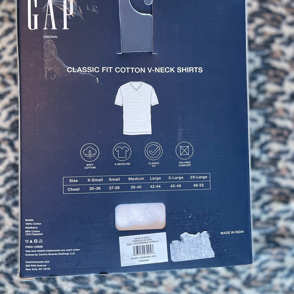 GAP Classic Fit Cotton Vneck Tshirts 3 Pack Men’s Small - Picture 2 of 3